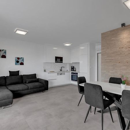 מאקרסקה Luxury Apartment Adriasun Free Beach Parking מראה חיצוני תמונה
