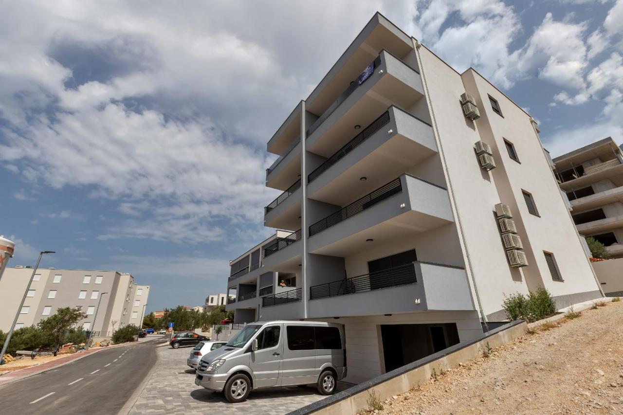 מאקרסקה Luxury Apartment Adriasun Free Beach Parking מראה חיצוני תמונה
