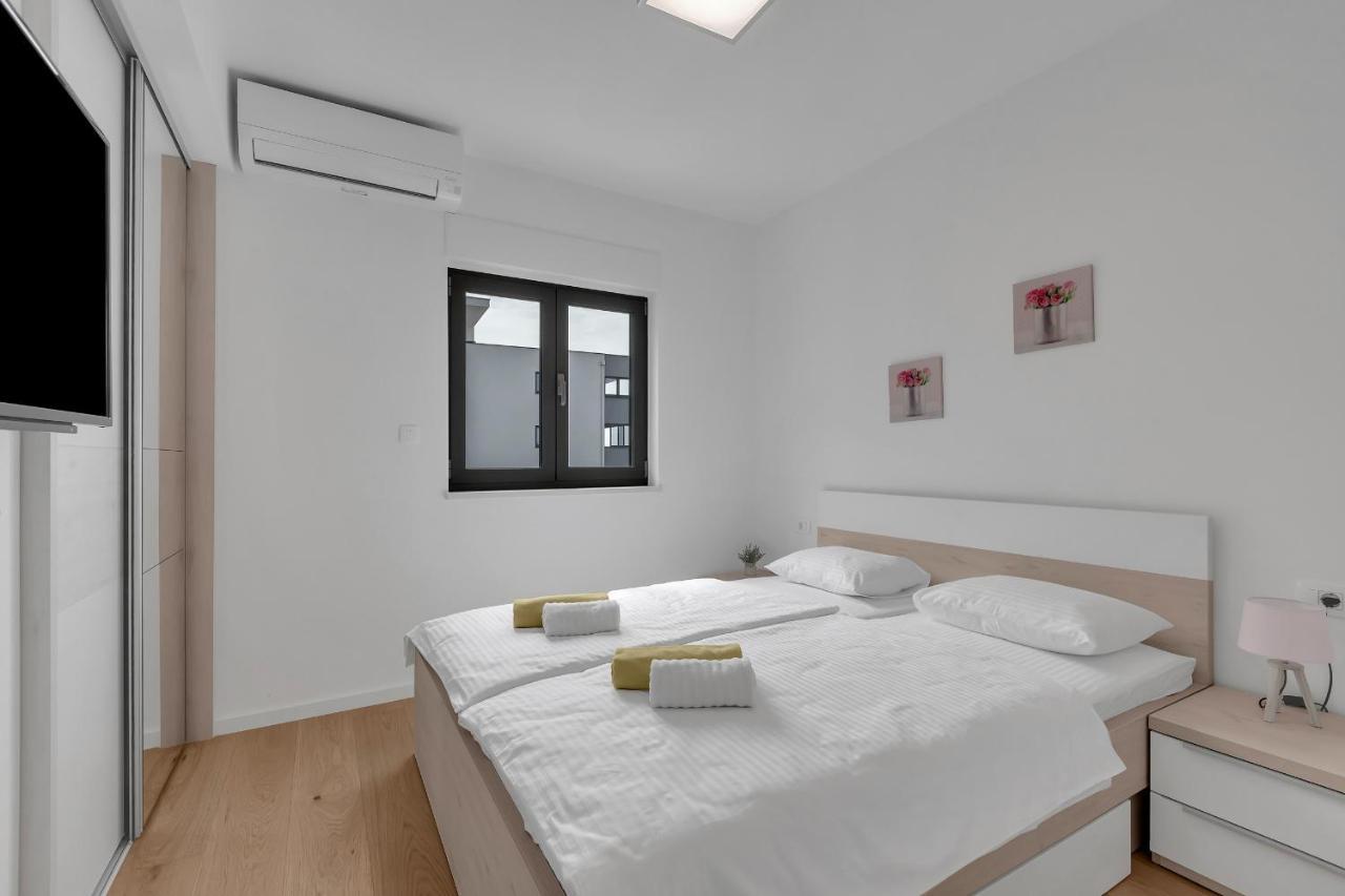 מאקרסקה Luxury Apartment Adriasun Free Beach Parking מראה חיצוני תמונה